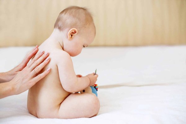 Protégez la peau délicate de votre bébé : La crème émolliente bio pour eczéma atopique