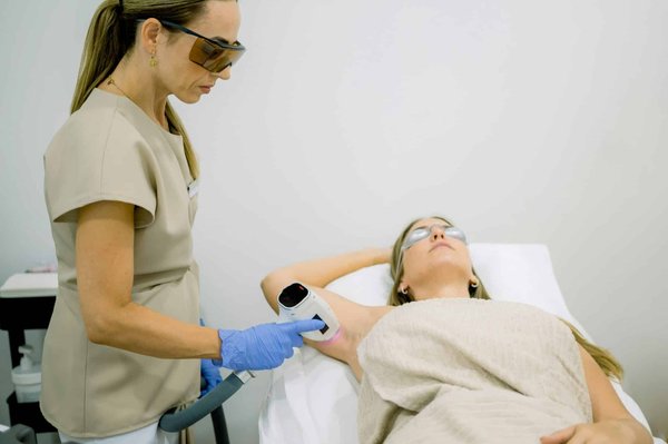 Choisissez le meilleur épilateur lumière pulsée 2024